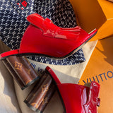 Three-quarter angle view of Louis Vuitton luxury piece style No.009