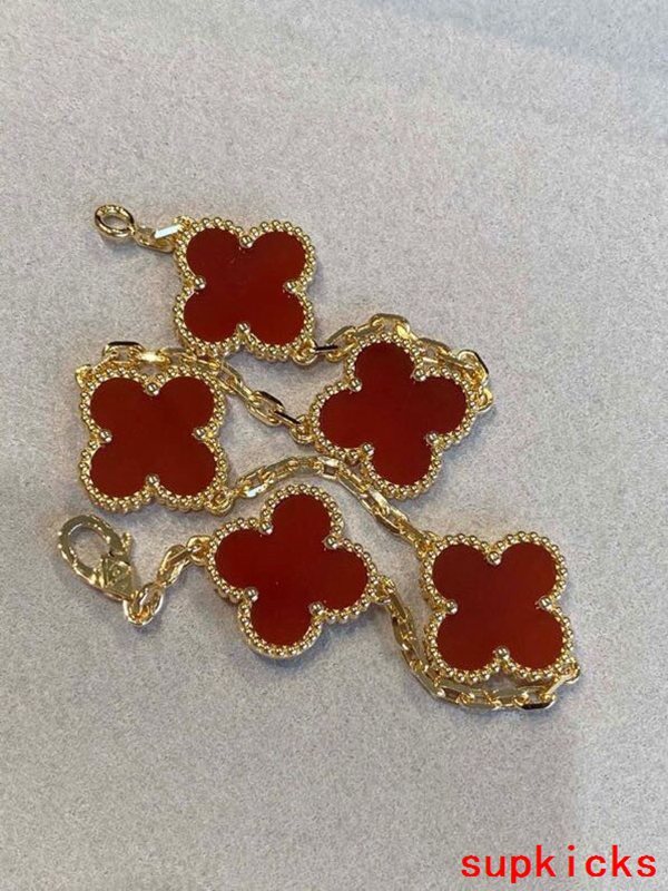 Close-up detail view of Van Cleef & Arpels unisex jewelry piece
