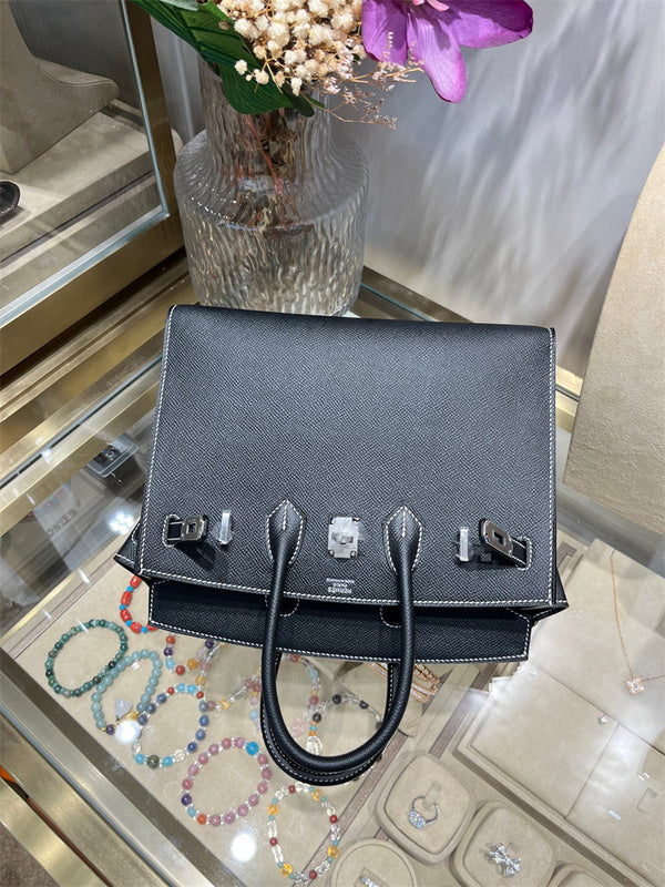  versatile shopper bag styled with outfit
