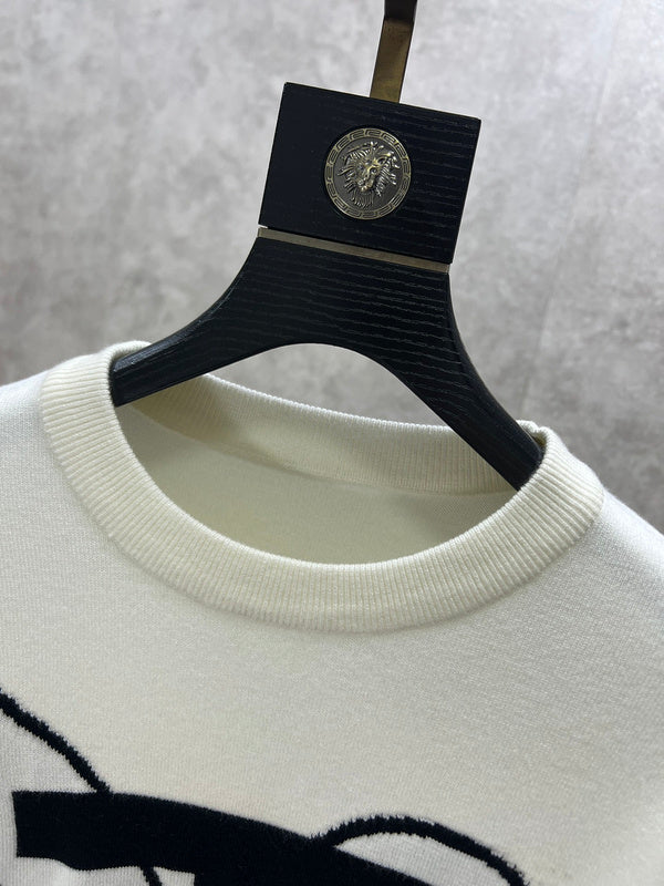Back view of Burberry luxury piece style No.326