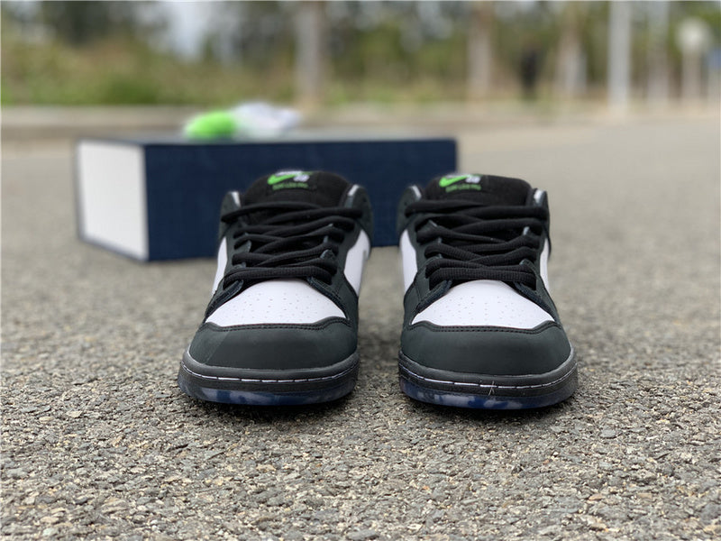Nike Men's & Women's Iconic Street Trainers — Style 095 interior view