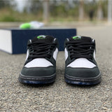 Nike Men's & Women's Iconic Street Trainers — Style 095 interior view
