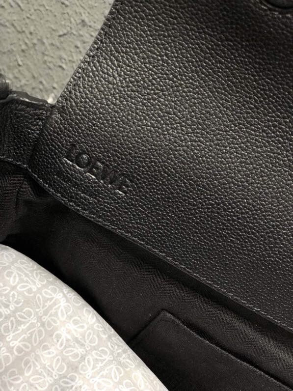Ziva's Charm handbag – lifestyle view (36.5cm*27.5cm*10cm)
