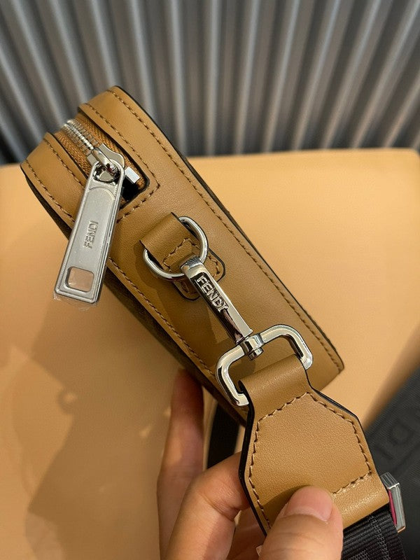 Ziva's Charm handbag – carry view (22cm*15cm*5cm)