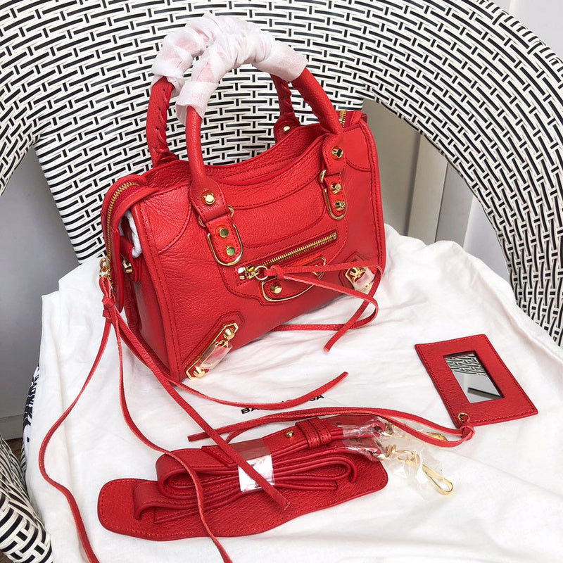 Handle and strap detail of classic structured women's handbag – women's statement bag
