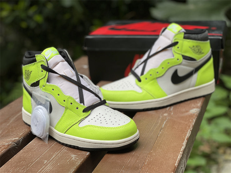 Nike Men's & Women's Designer Low-Top Shoes — Style 221 side view