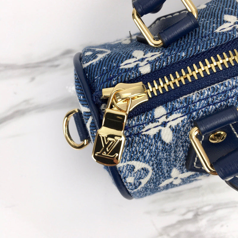 Handle and strap detail of classic modern women's handbag – women's luxury accessory