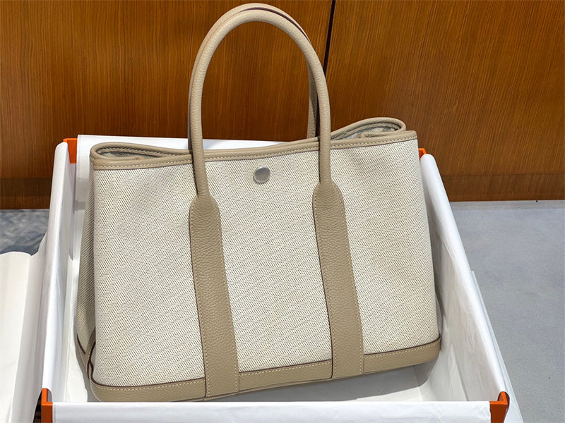  Effortless everyday bag front view 13