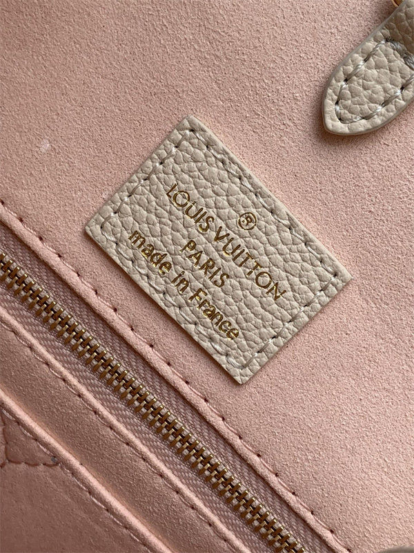  crossbody bag interior and compartment view 15