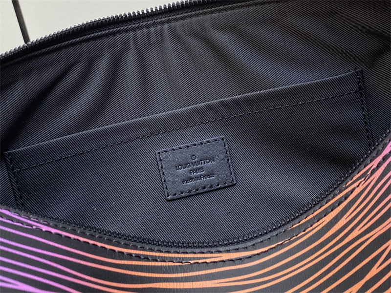  Polished handbag carried on shoulder 10