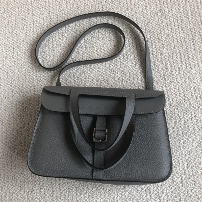  Statement carryall bag front view