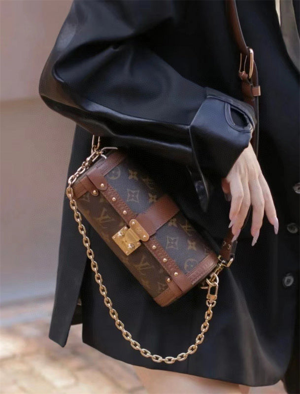  versatile everyday bag styled with outfit 24