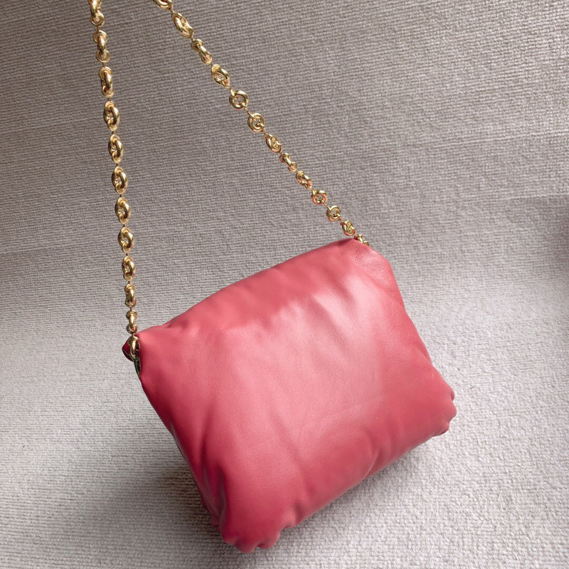 Ziva's Charm handbag – close-up view (22cm*19cm*8cm)