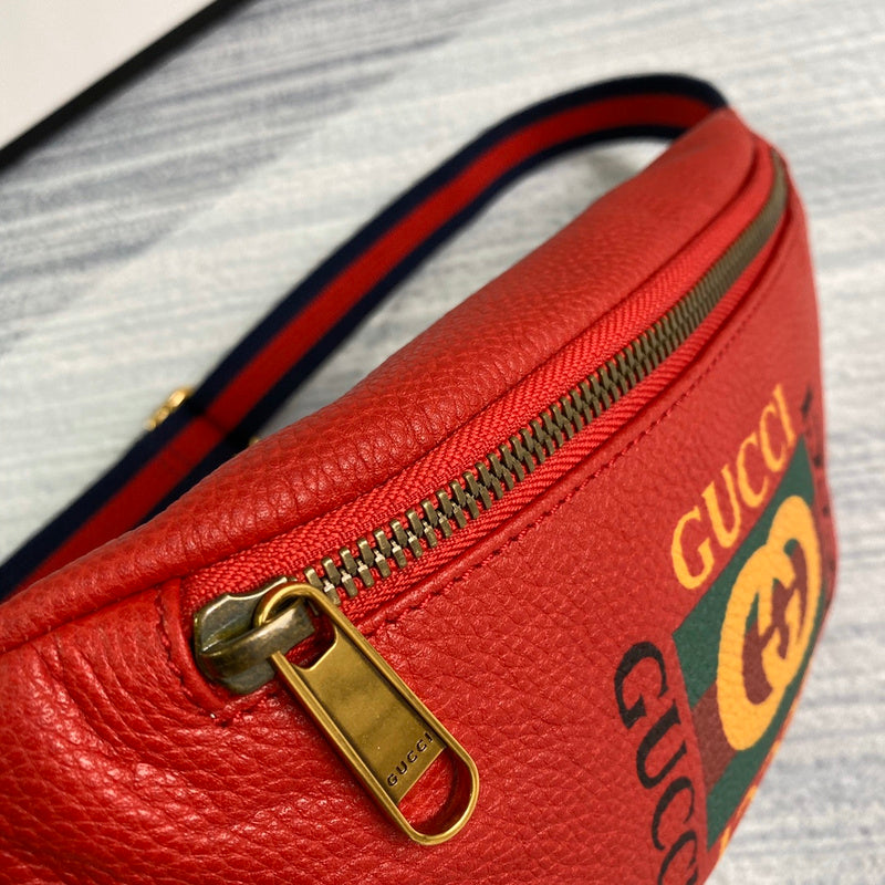 Handle and strap detail of premium everyday-luxe women's handbag – women's luxury accessory