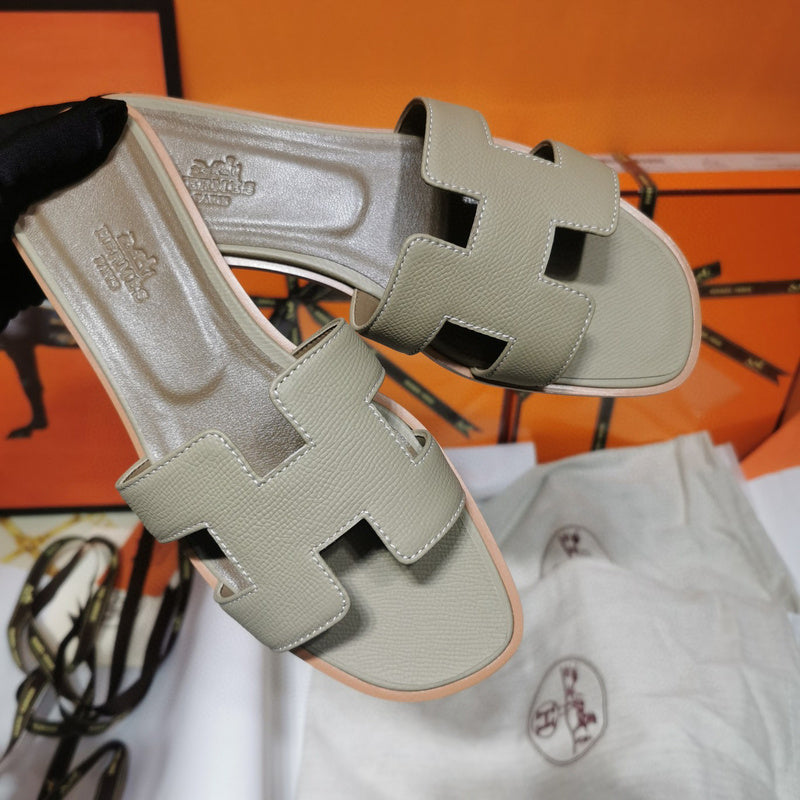Hermès Tan Block Heel Sandals - Sole Detail View