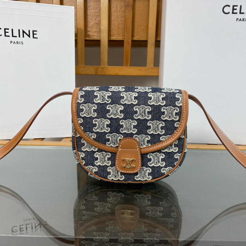 Interior view of refined structured women's handbag – women's everyday handbag