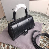 Handle and strap detail of everyday-luxe premium women's handbag – women's premium purse