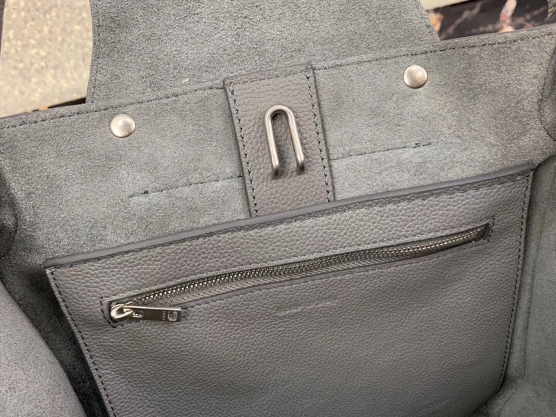 Handle and strap detail of statement chic women's handbag – women's luxury handbag