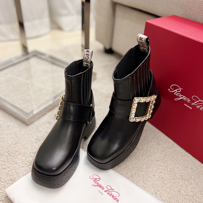 Close-up detail view of Roger Vivier luxury piece style No.054