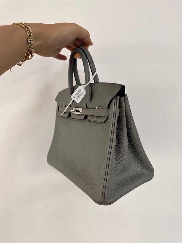  shopper bag interior and compartment view 15