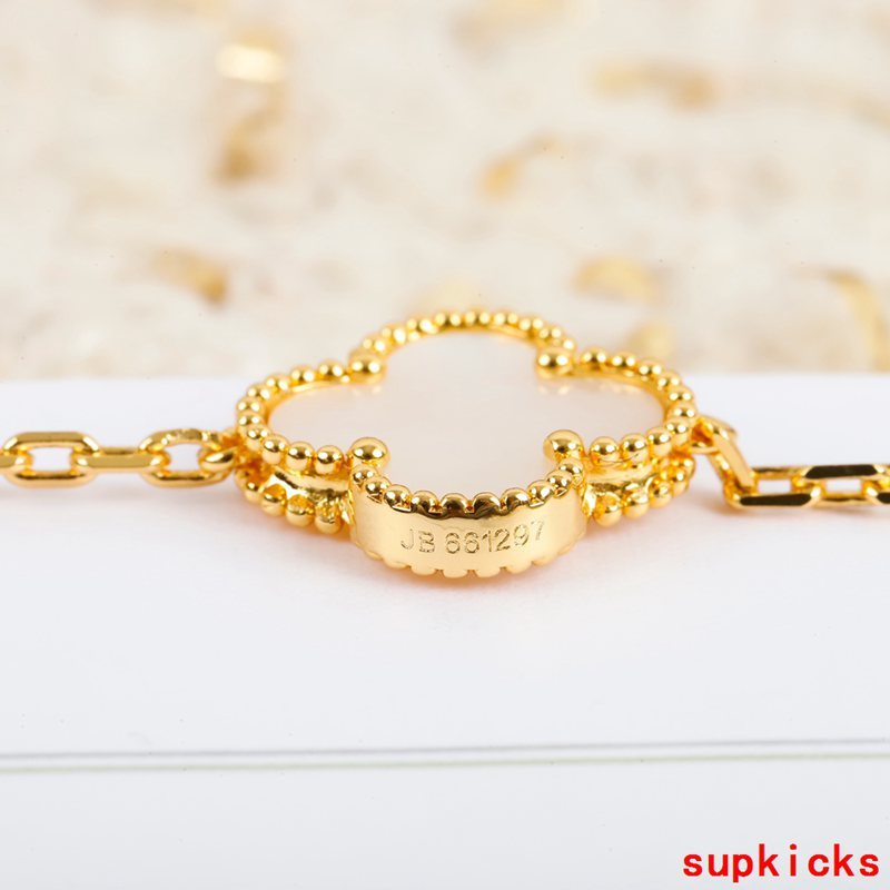 Front view of Van Cleef & Arpels unisex jewelry piece