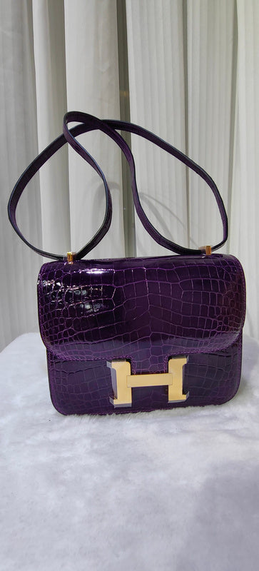 Streamlined bag women's premium everyday handbag