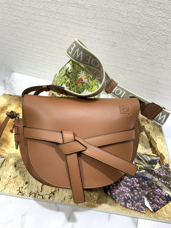 Ziva's Charm handbag – angled view (20cm*19cm*11.5cm)