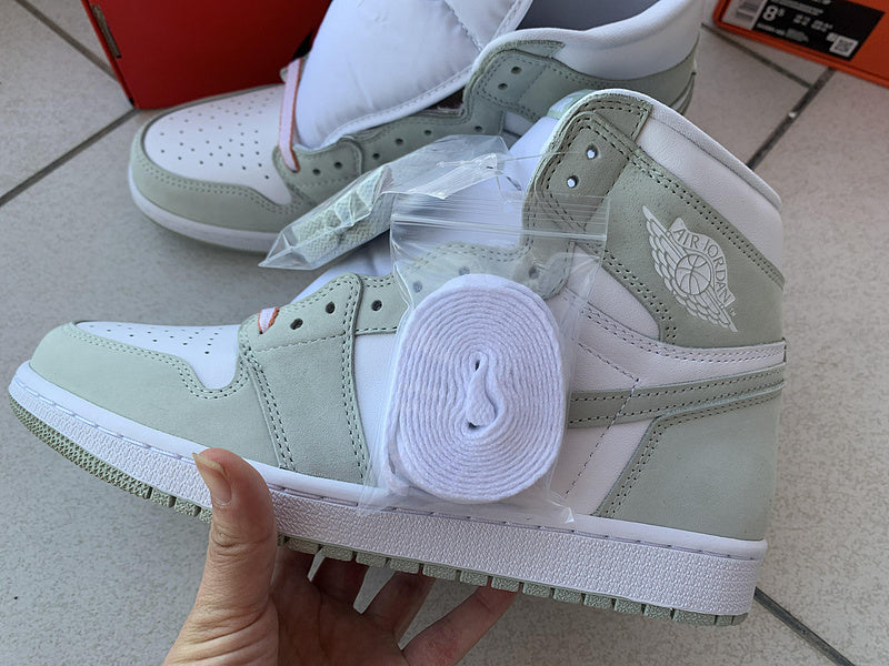 Nike Men's & Women's Luxury Lifestyle Trainers — Style 171 close-up view