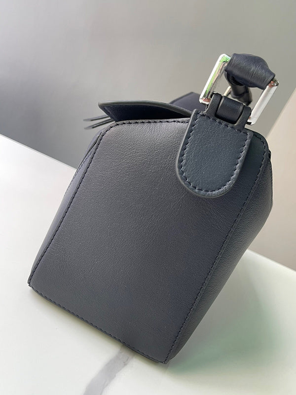 Ziva's Charm handbag – close-up view (24cm*16.5cm*10.5cm)
