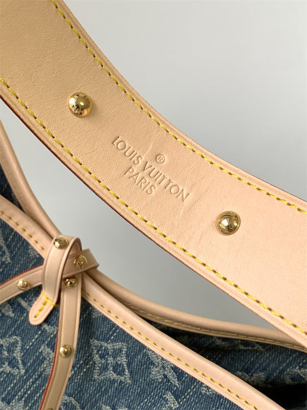  everyday handbag detail view showing craftsmanship