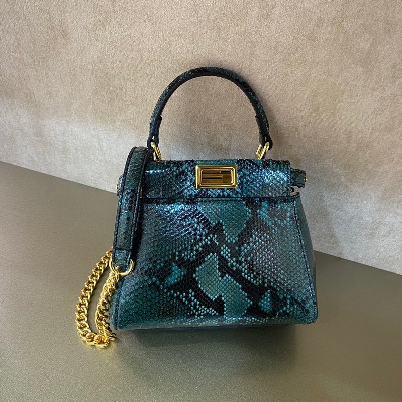 Ziva's Charm handbag – close-up view (Standard Size)