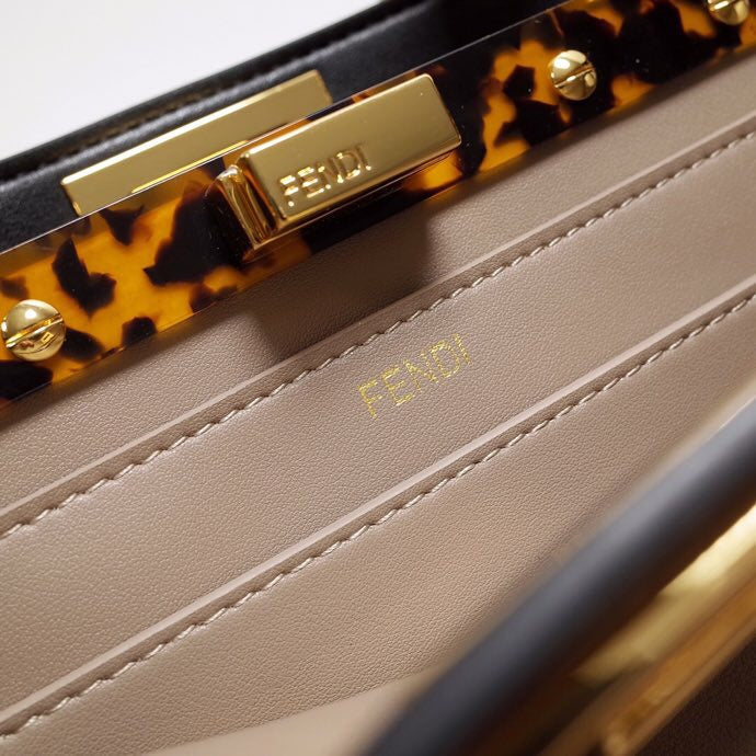 Ziva's Charm handbag – product shot (27cm*9.5cm*21cm)