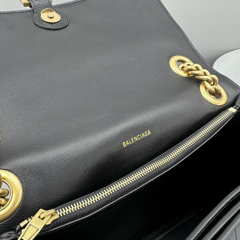 Zivas Charm Effortless Elegance Fashion Handbag (Polished Everyday Piece) – Detail View