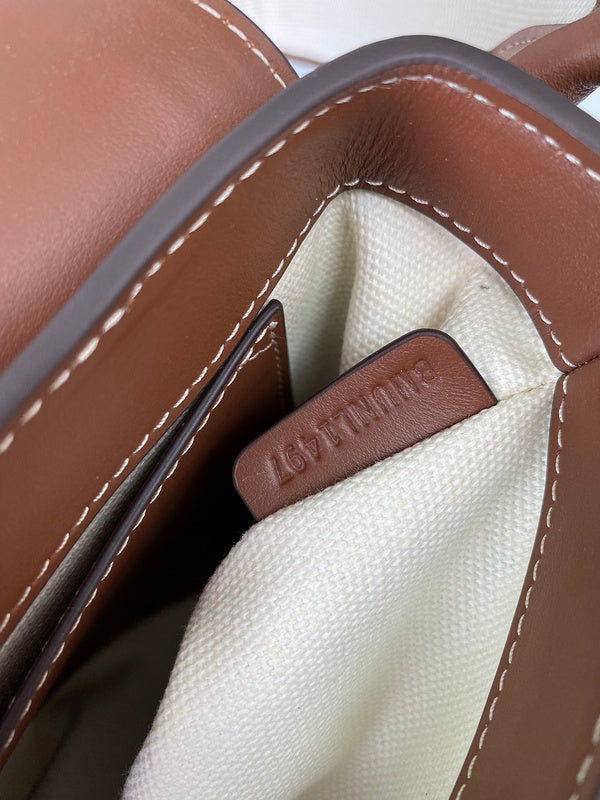 Chic Vegan Leather Handbag - Everyday Elegance | Women's Designer-Inspired Purse #1114 - product detail shot (image 10) of designer-inspired handbag