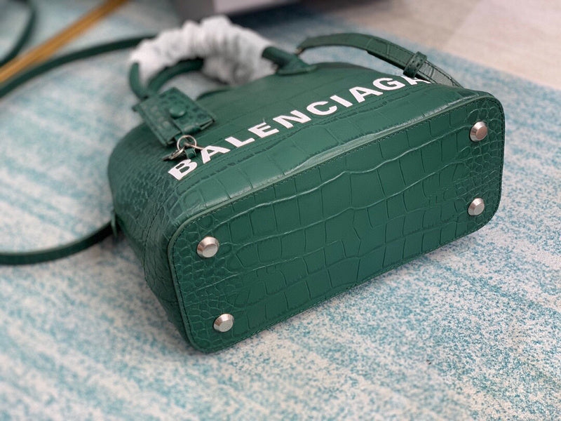 Statement Faux Leather Handbag - Premium Craftsmanship Detailing | Women's Designer-Inspired Purse #667 - hardware and detail close-up (image 5) of designer-inspired handbag