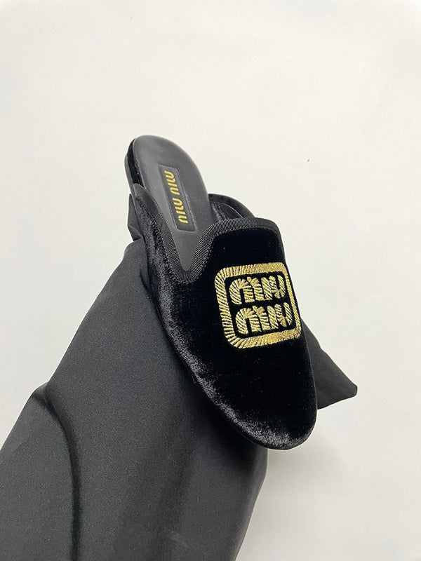 Side profile view of Miu Miu luxury piece style No.088