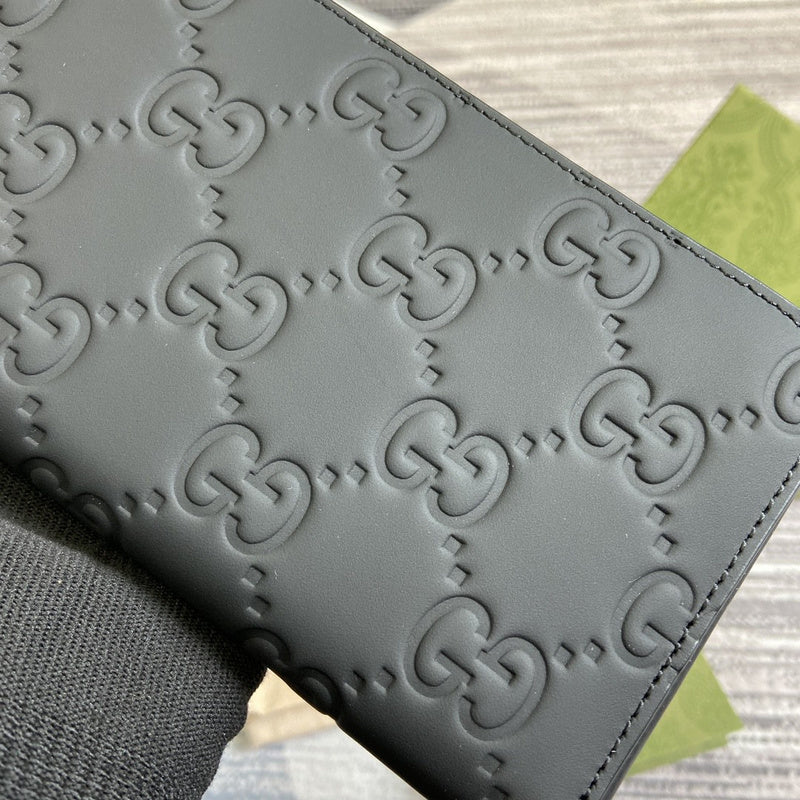 Styled lifestyle shot of elevated chic women's handbag – women's luxury accessory