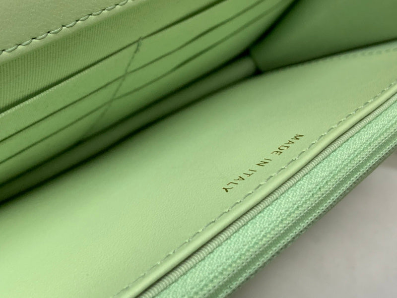  mid purse view 8