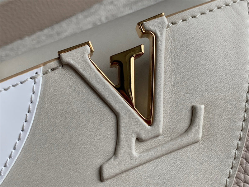  shoulder bag interior and compartment view 9