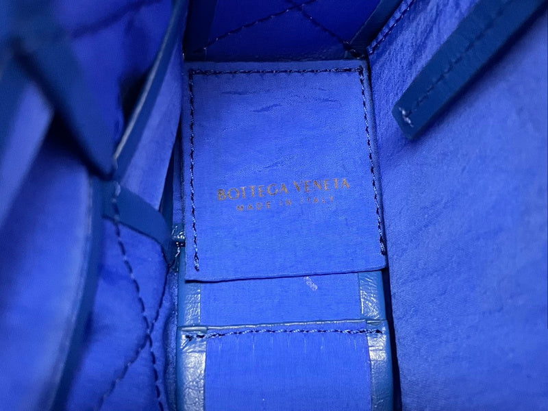 Contemporary Vegan Leather Handbag - Understated Luxury Look | Women's Designer-Inspired Purse #1642 - close-up detail shot (image 3) of designer-inspired handbag