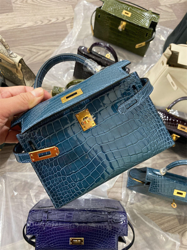  understated everyday bag styled with outfit 18