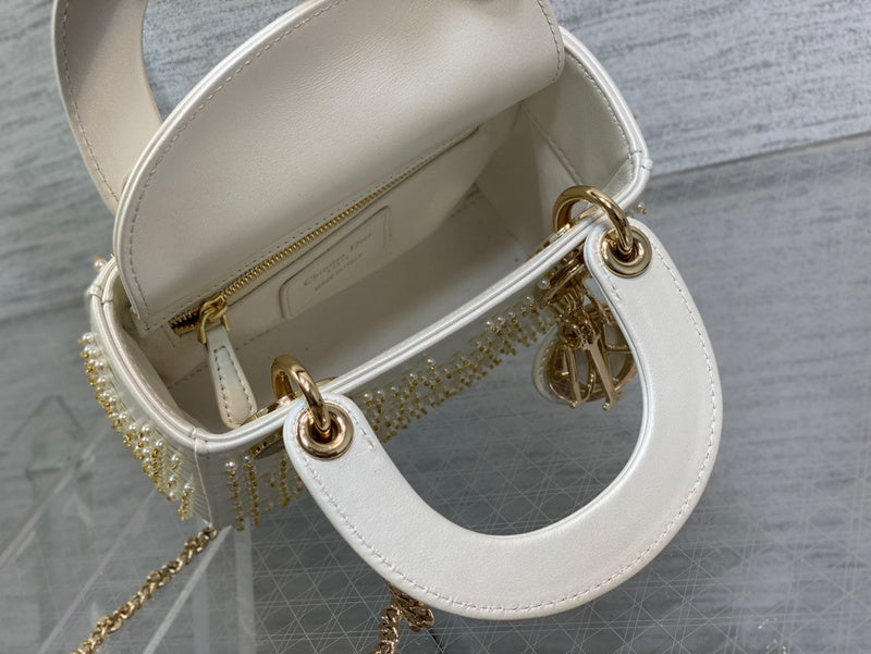 Styled lifestyle shot of statement everyday-luxe women's handbag – women's everyday handbag