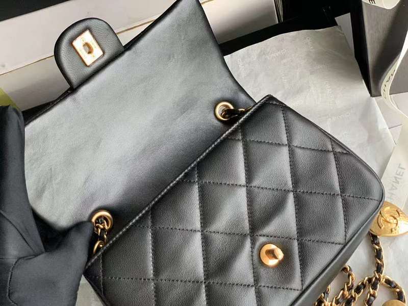 Zivas Charm Contemporary Flair Everyday Handbag (Everyday Luxury Essential) – Styled Look