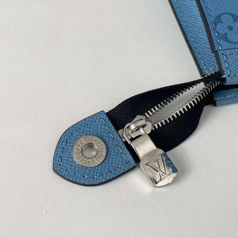 Handle and strap detail of polished modern women's handbag – women's everyday handbag