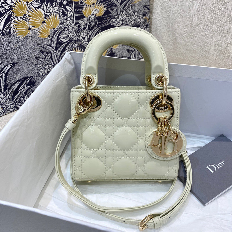 Close-up detail of everyday-luxe elevated women's handbag – women's everyday handbag