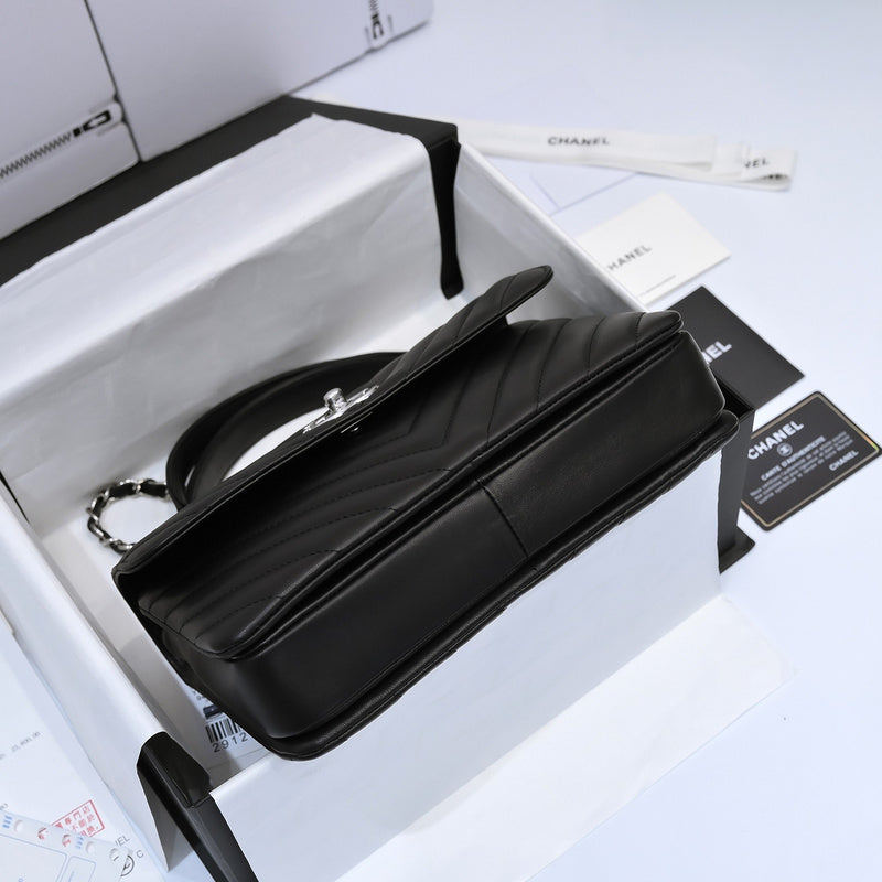  women's handbag, mid design, view 5