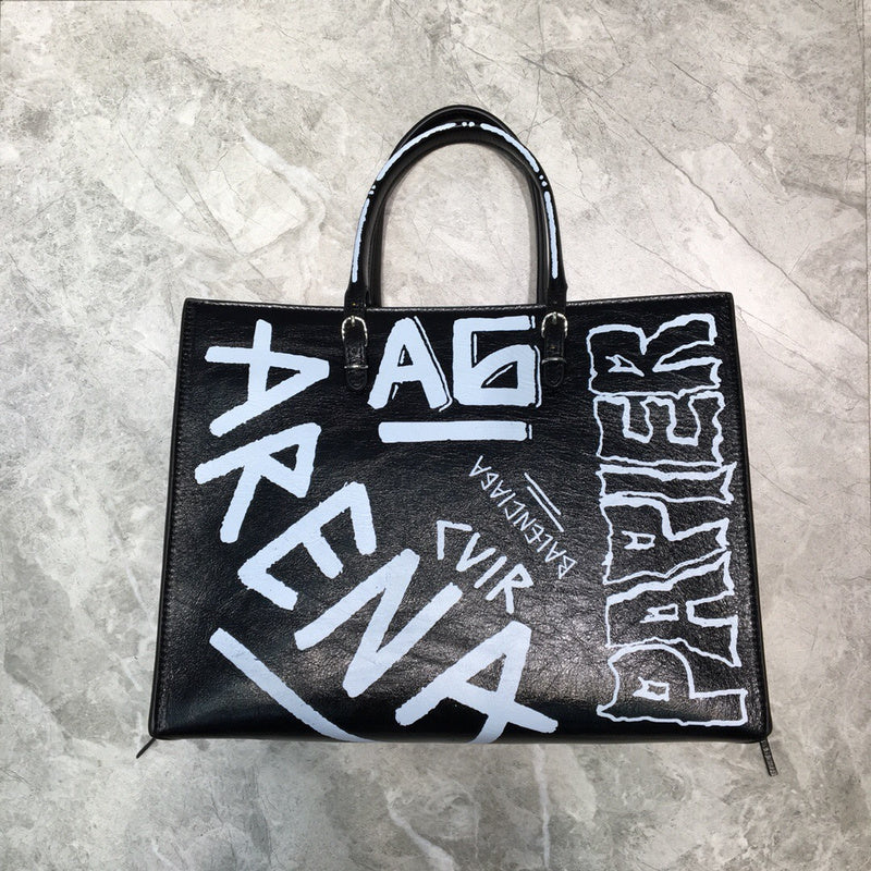 Bold Premium PU Leather Handbag - Chic Everyday Appeal | Women's Everyday Carry Handbag #976 - close-up detail shot (image 3) of designer-inspired handbag