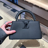  streamlined shoulder bag styled with outfit 24