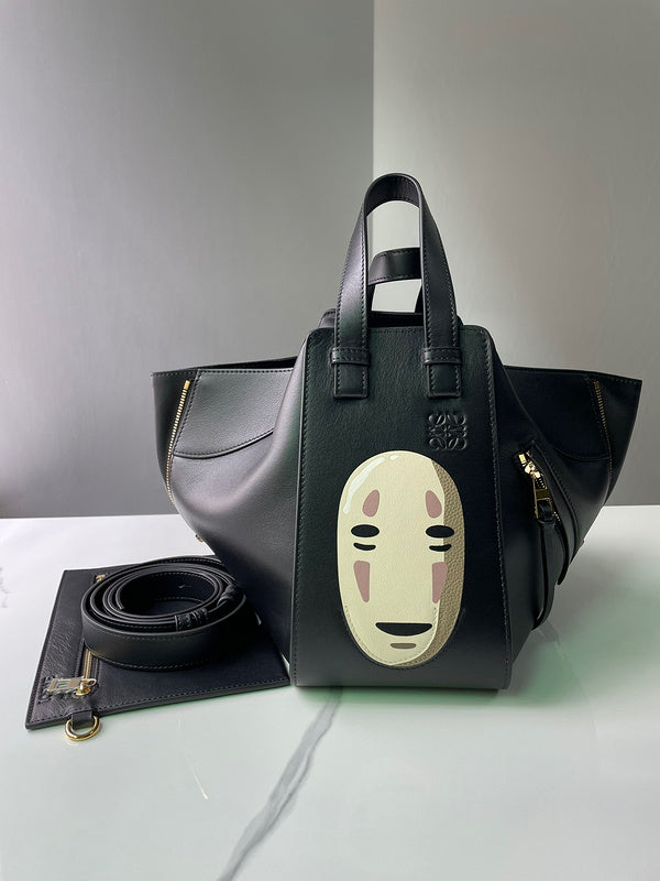 Ziva's Charm handbag – interior view (13.5cm*25cm*30cm)