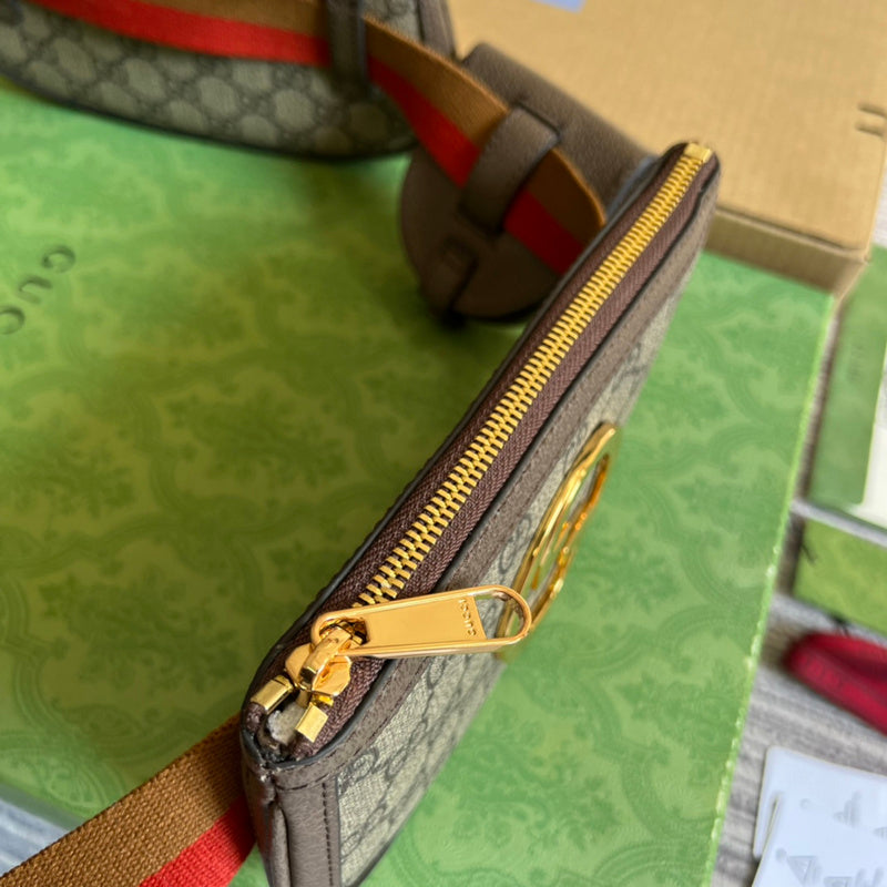 Handle and strap detail of refined statement women's handbag – women's statement bag